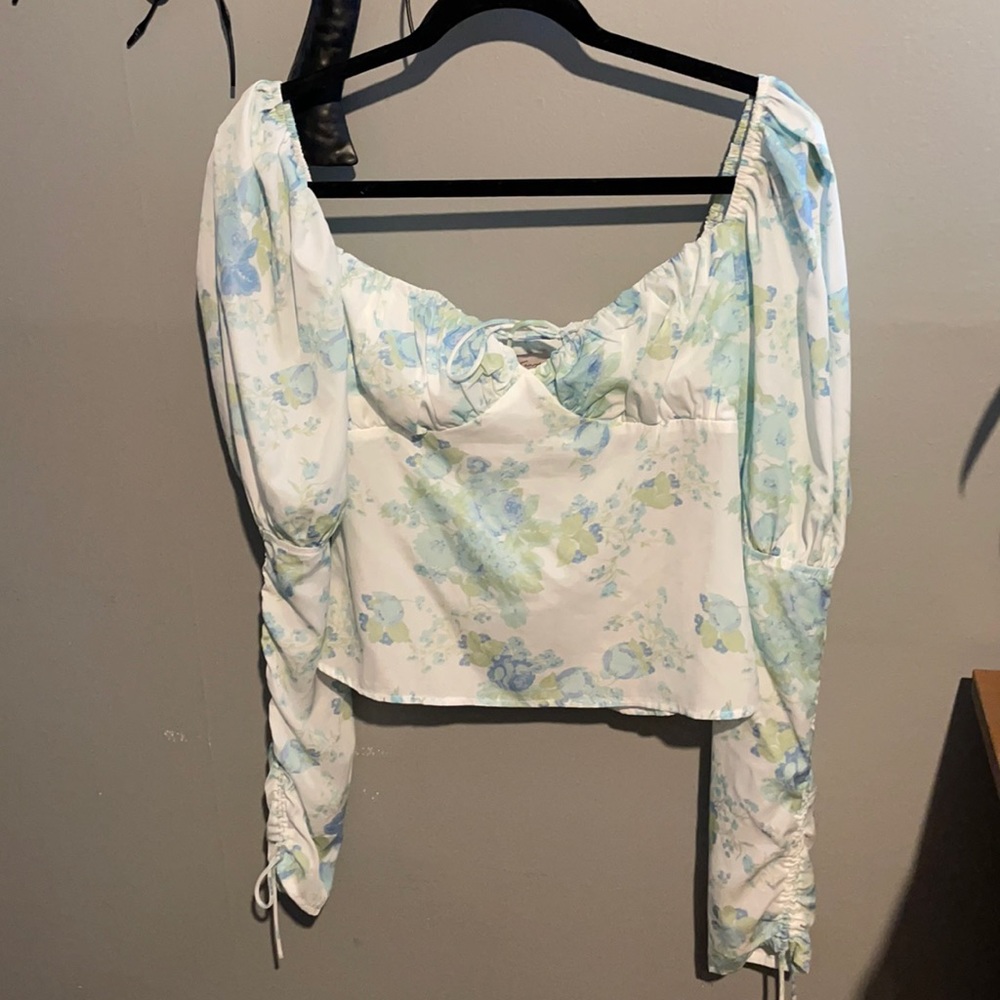 Never worn long puff sleeve floral top